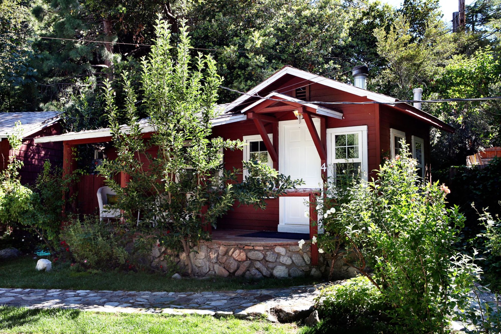 Red Lodge cabins among the trees and flowers