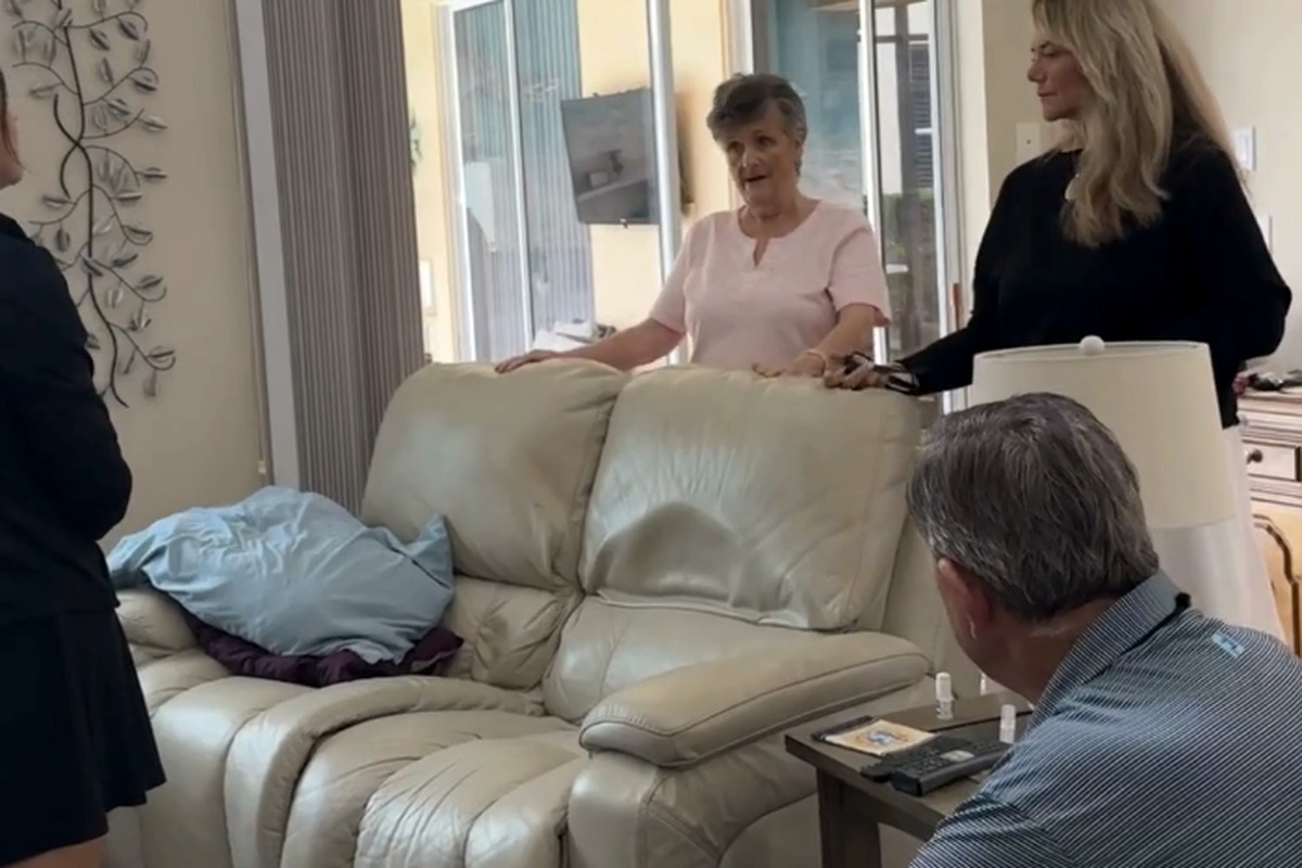 Lisa Gottesman with Bob and Donna in their Fort Myers home, planning their move back to family