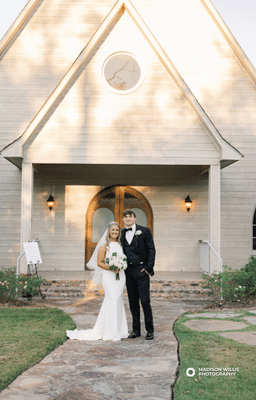 Nestled in the heart of Acadiana, Bayou Haven provided the perfect backdrop for Laney and Ross’s special day. Its scenic greenery, rustic charm, and serene setting set the stage for a wedding that was both elegant and deeply personal — a reflection of the couple’s Louisiana roots and the journey that has brought them here. Nestled in the heart of Acadiana, Bayou Haven provided the perfect backdrop for Laney and Ross’s special day. Its scenic greenery, rustic charm, and serene setting set the stage for a wedding that was both elegant and deeply personal — a reflection of the couple’s Louisiana roots and the journey that has brought them here.
