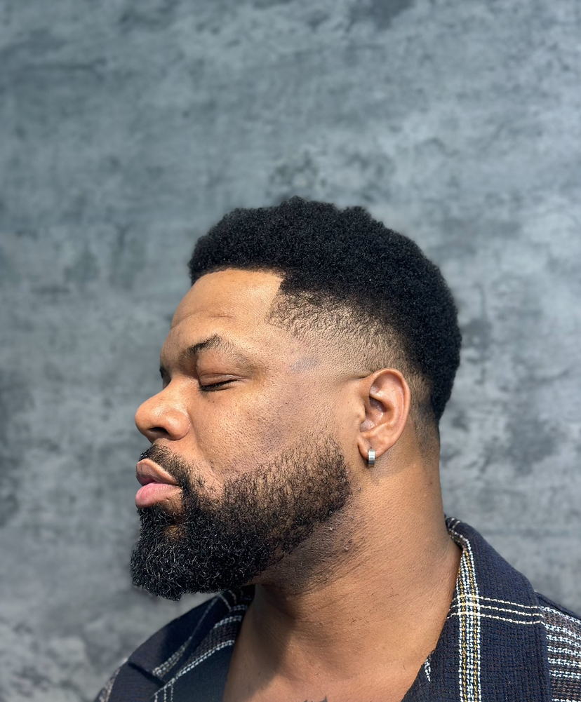 beard trim and shape up by barber Alexis Rivera at Blacklaces in West Hollywood, Los Angeles