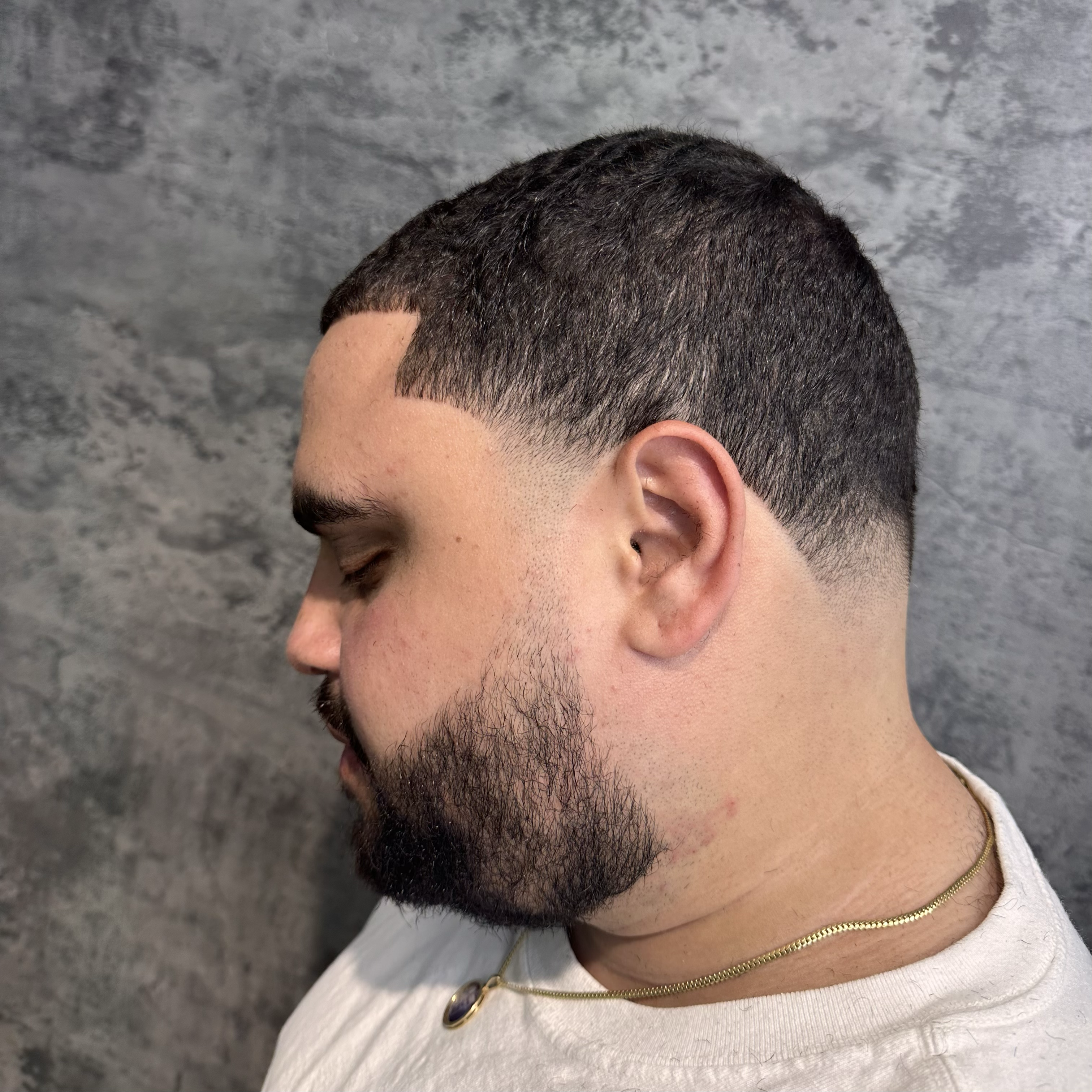 beard trim and shape up by barber Alexis Rivera at Blacklaces in West Hollywood, Los Angeles