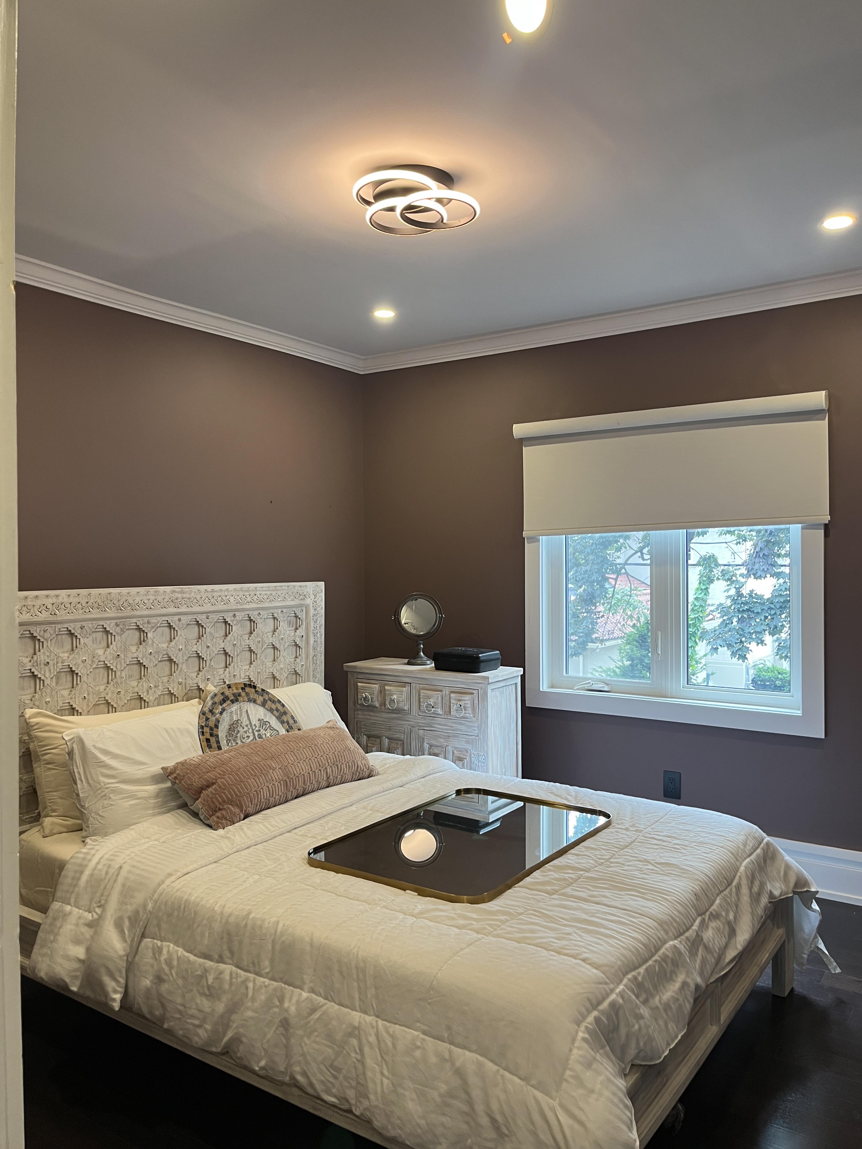 Freshly painted warm-toned Ottawa living room with crisp crown molding and clean cut lines