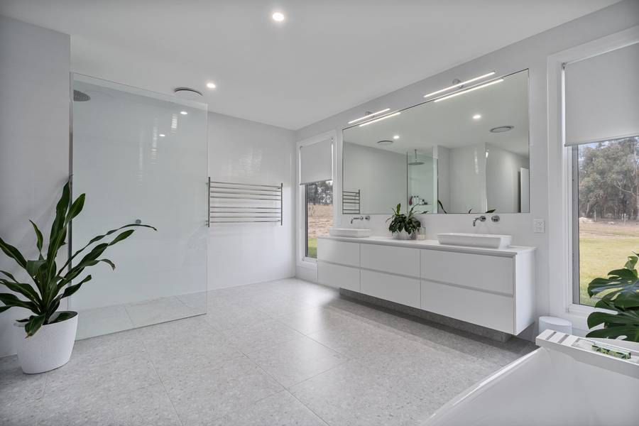Large main bathroom with double vanity