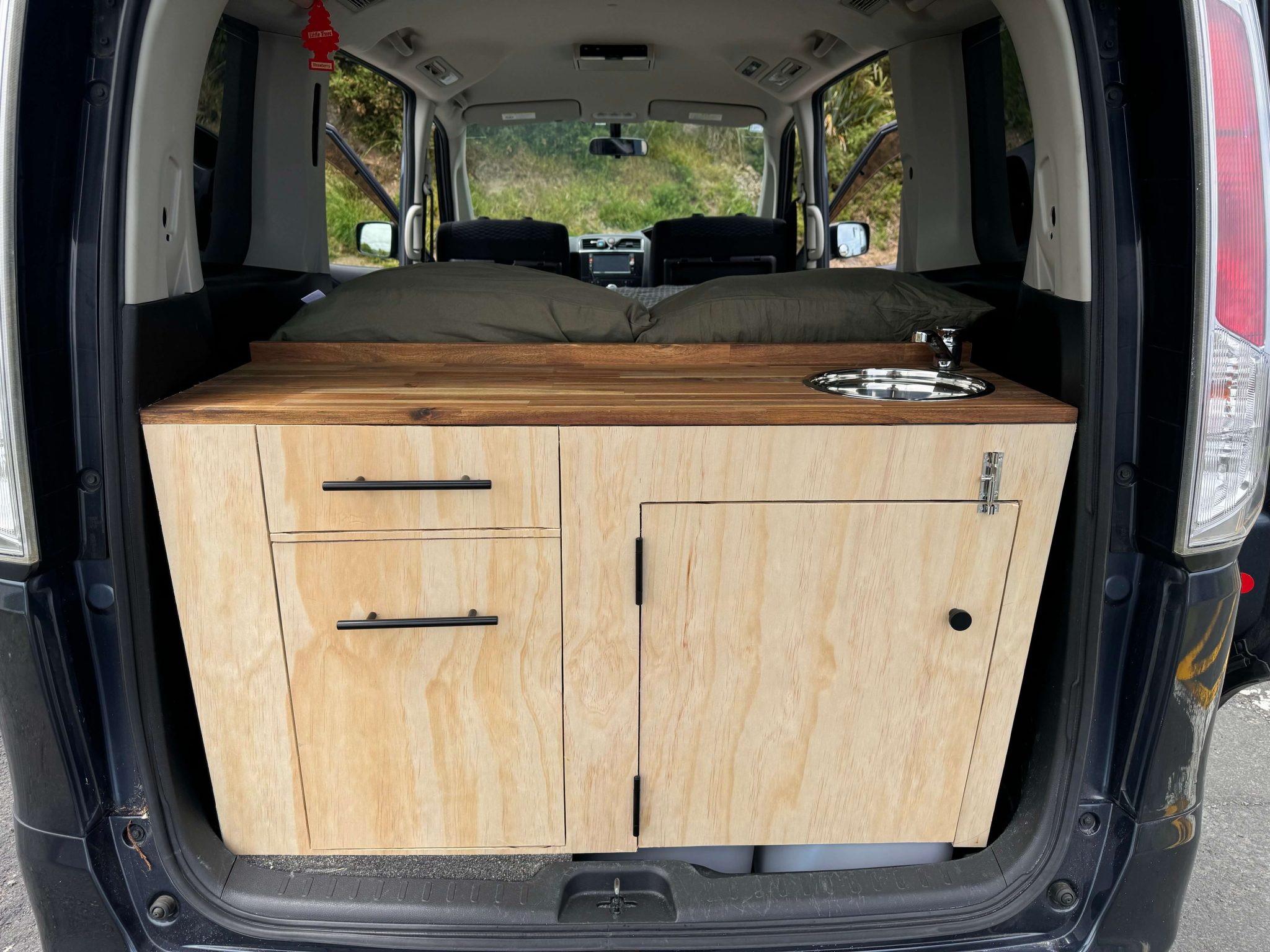 Campervan inbouw met geïntegreerd watersysteem Droomstek