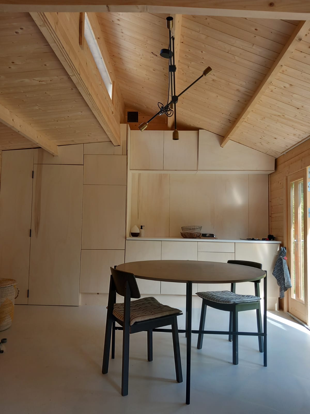 Interieur tiny home België, houten afwerking Droomstek