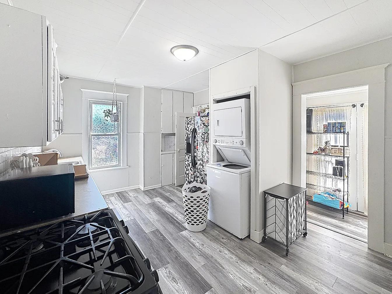 Kitchen laundry area