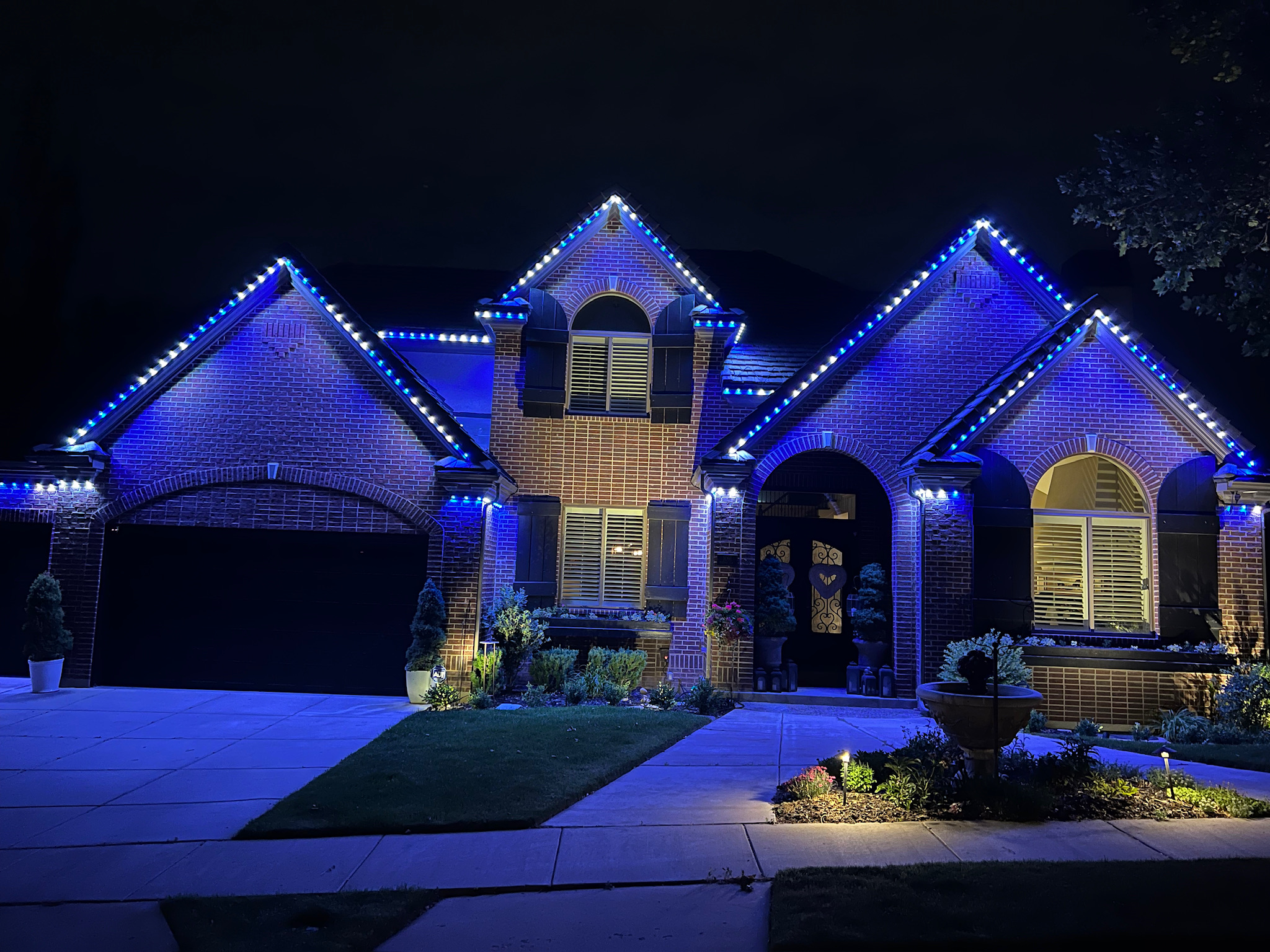 Roofline lit with LGCY track