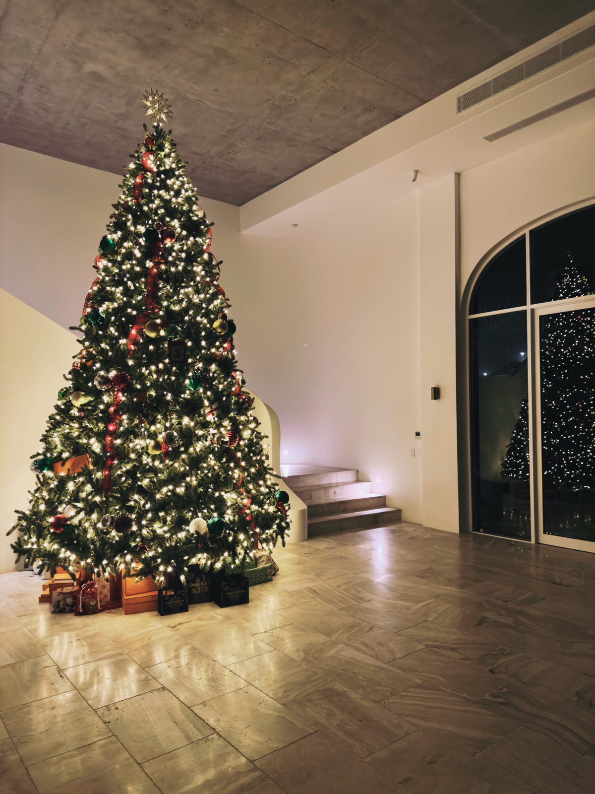 The Christmas Estate | Luxe Christmas Photoshoot Location | Tallebudgera Valley, QLD