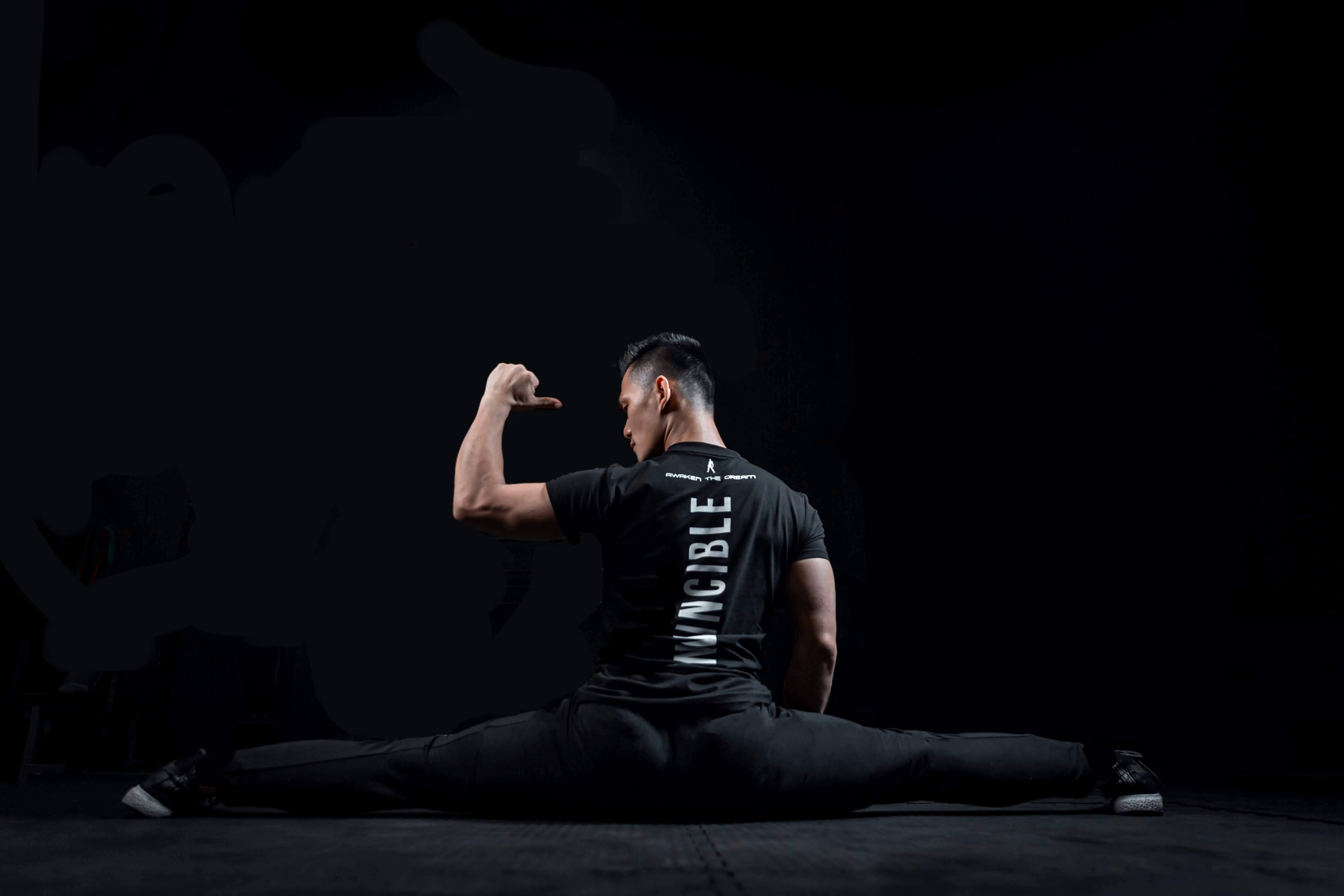 Alan La full splits flexibility
