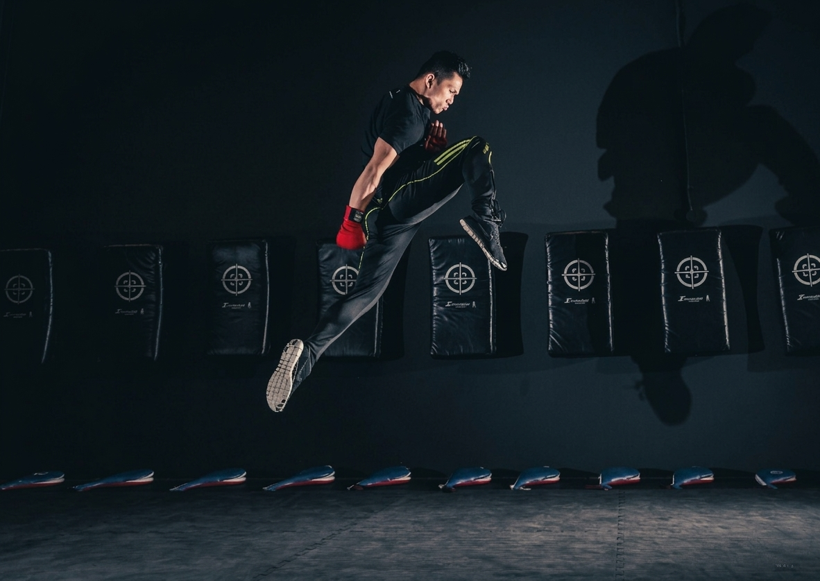 Alan La flying kick