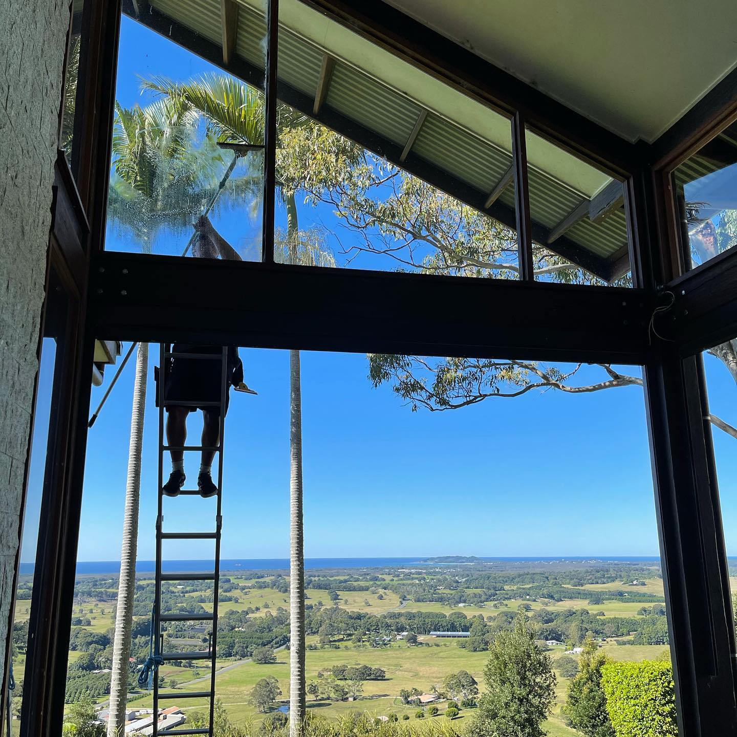Soaring Glass Walls, Crystal Clear Views photo 2