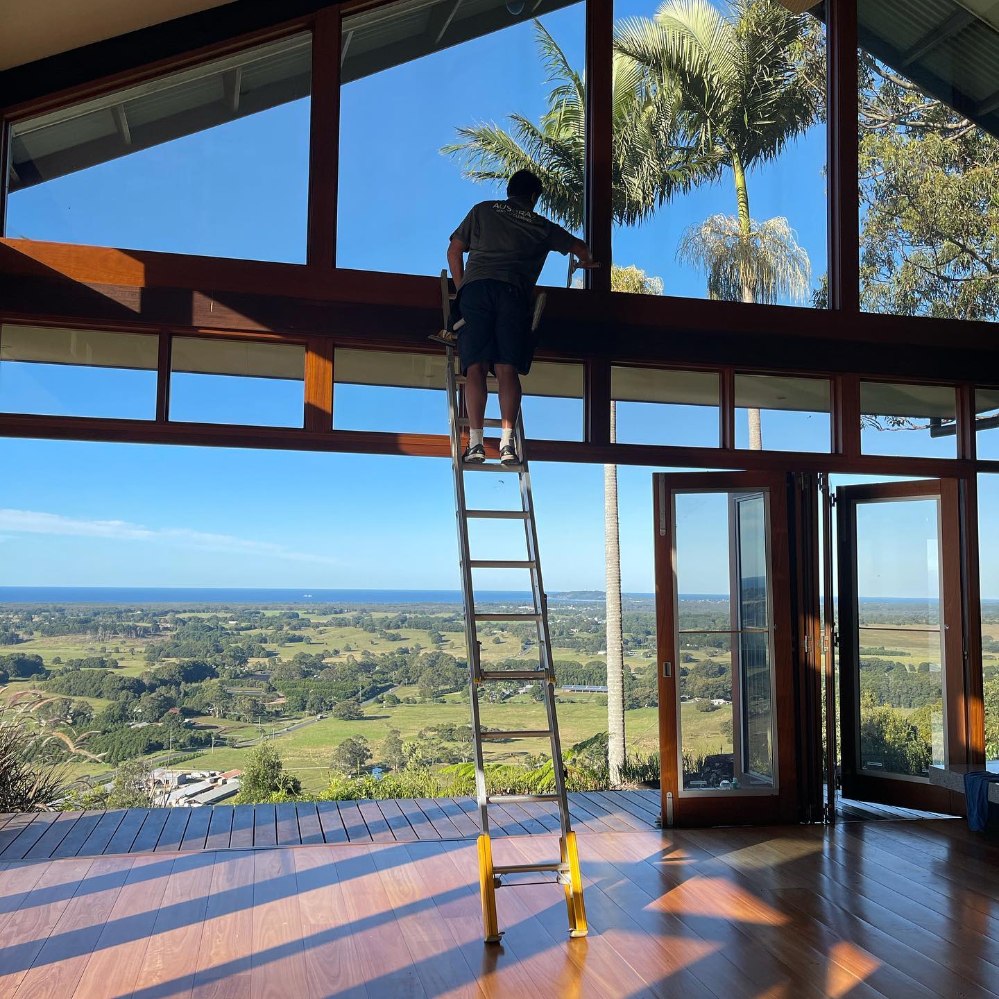 Soaring Glass Walls, Crystal Clear Views photo 3