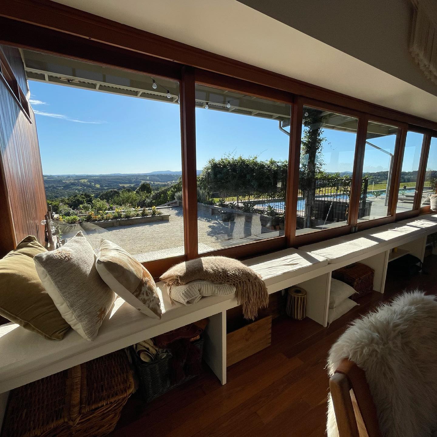 Fifteen Years Caring for a Wide-View Family Home photo 3