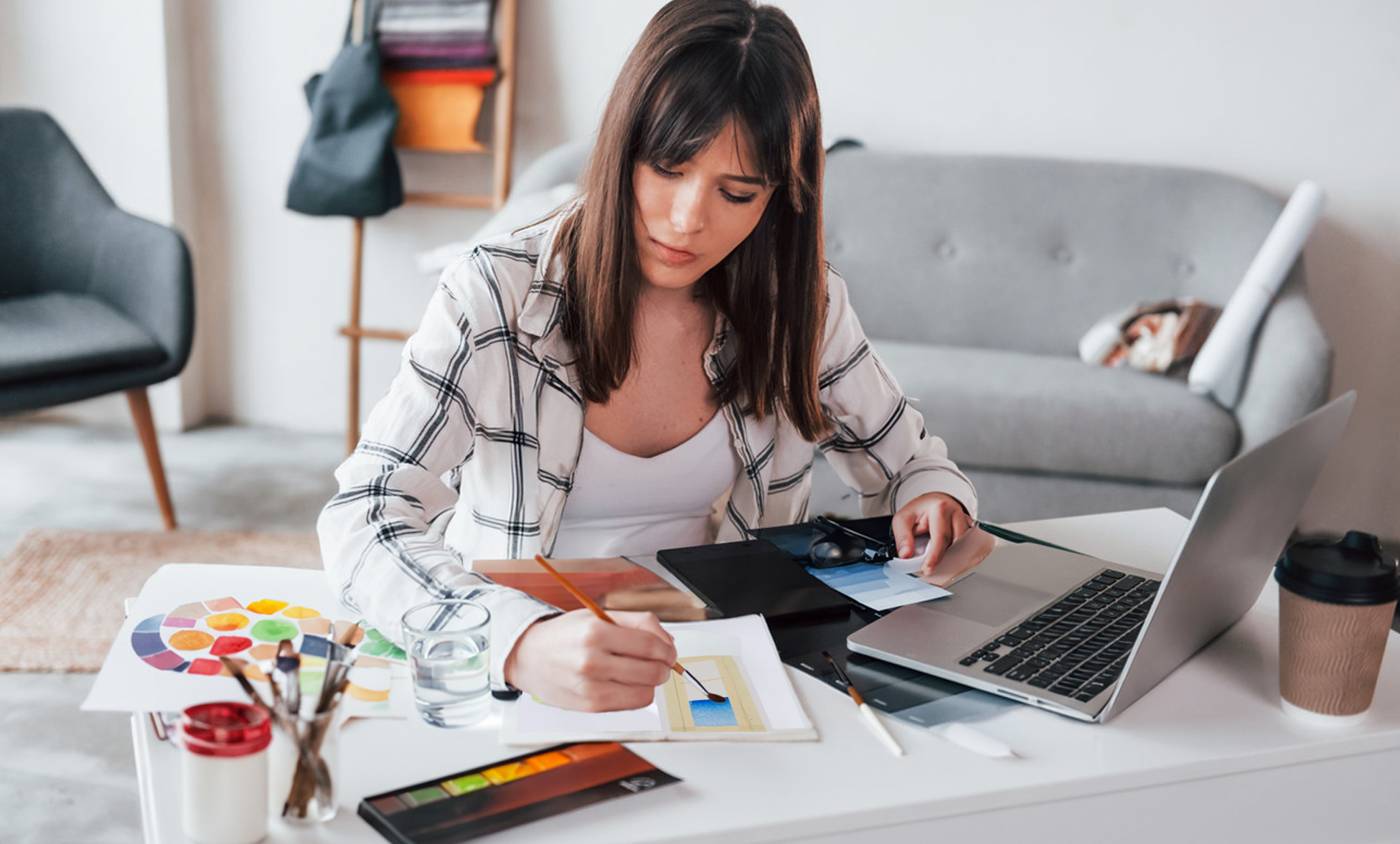 woman with color palette painting a smooth blended wash