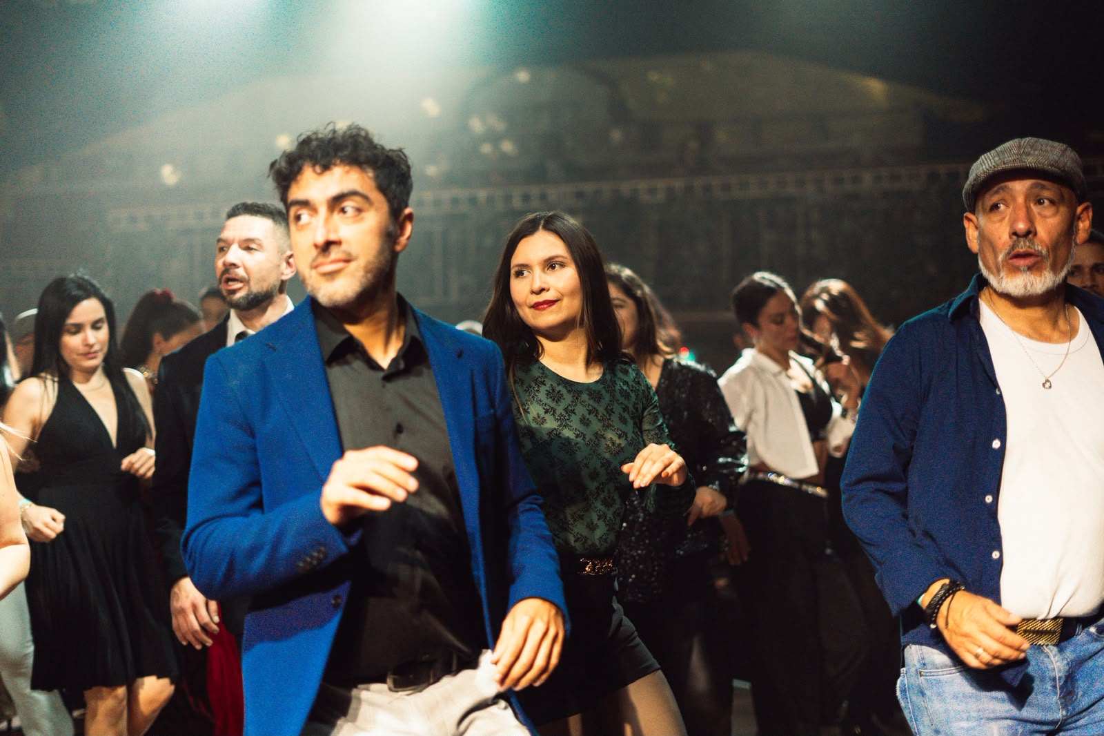 La comunidad de Mambo Madness en la pista de baile
