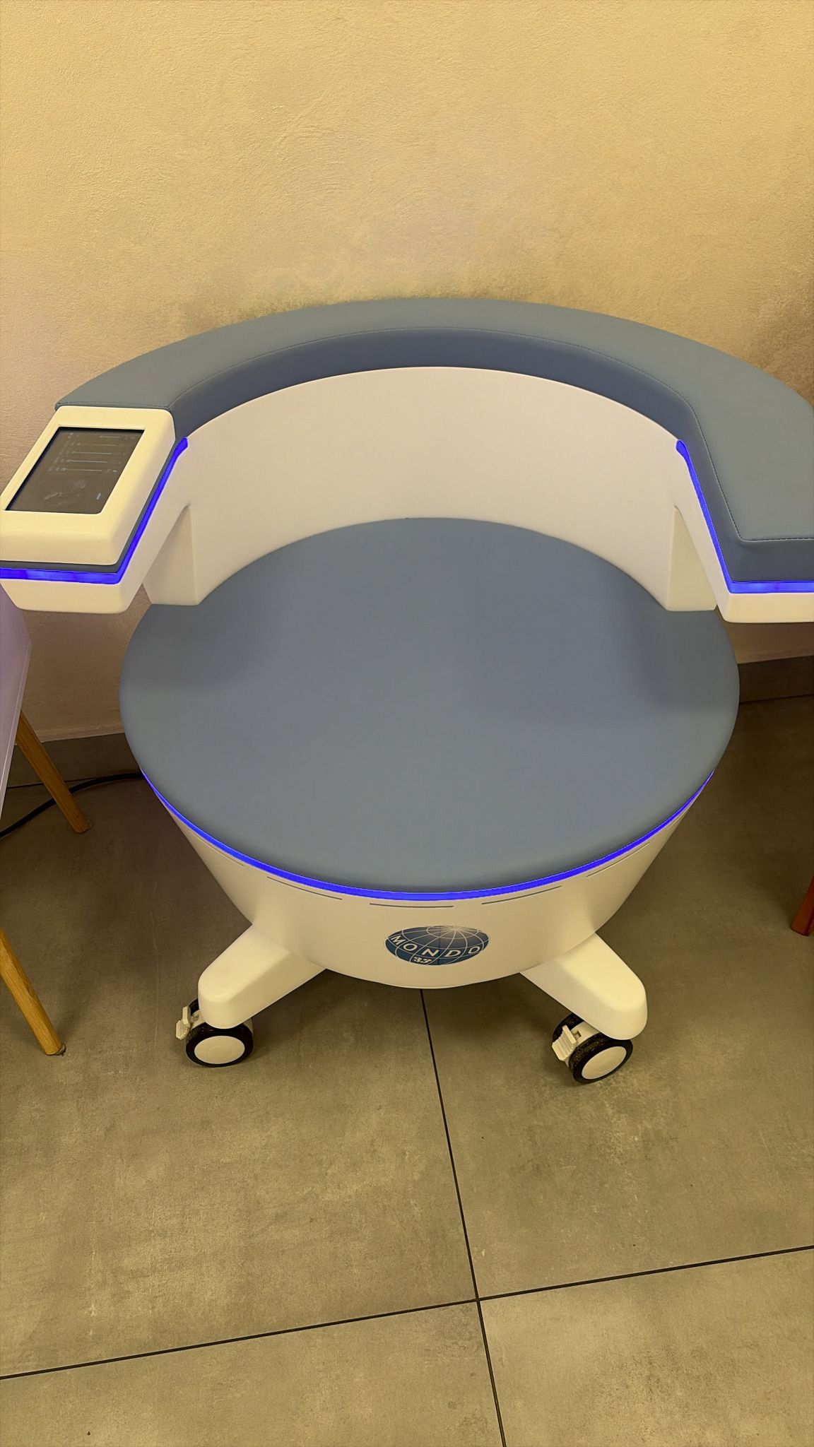 Blissful Kegel stolica u Novom Sadu