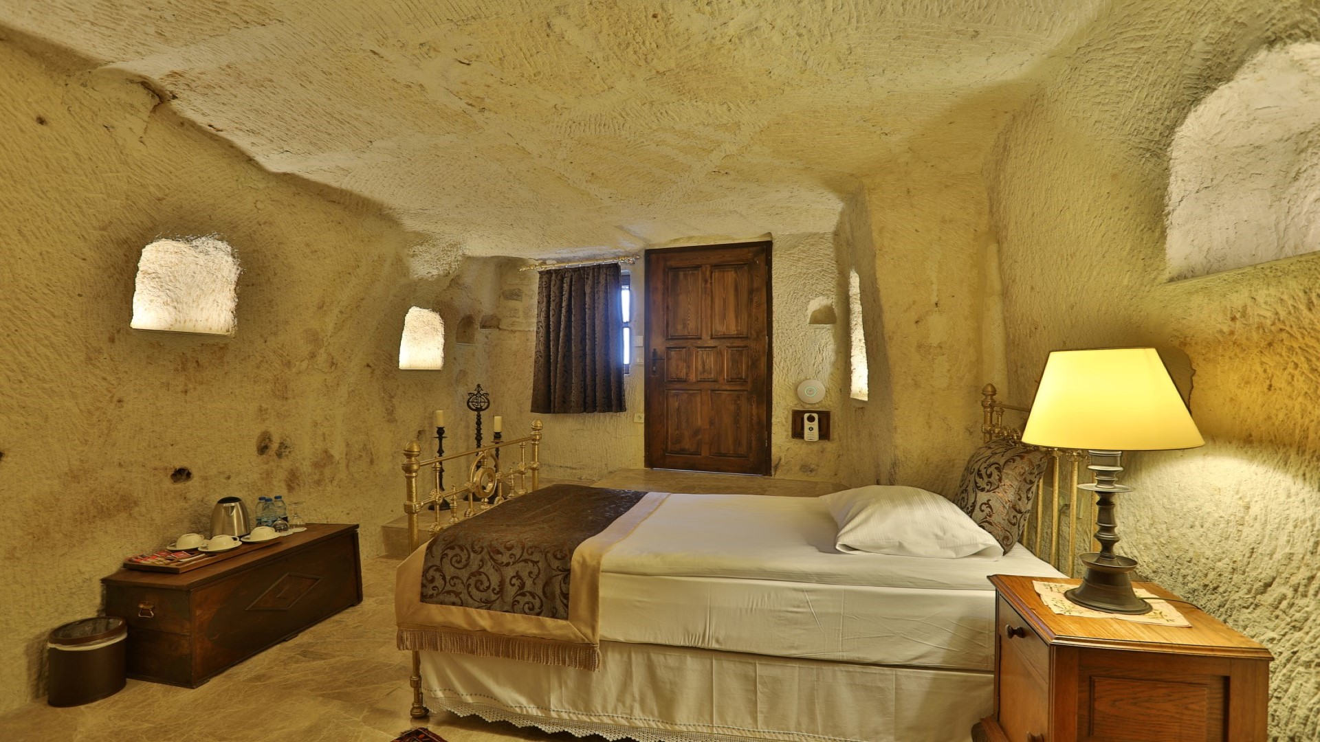 Deluxe single room 2