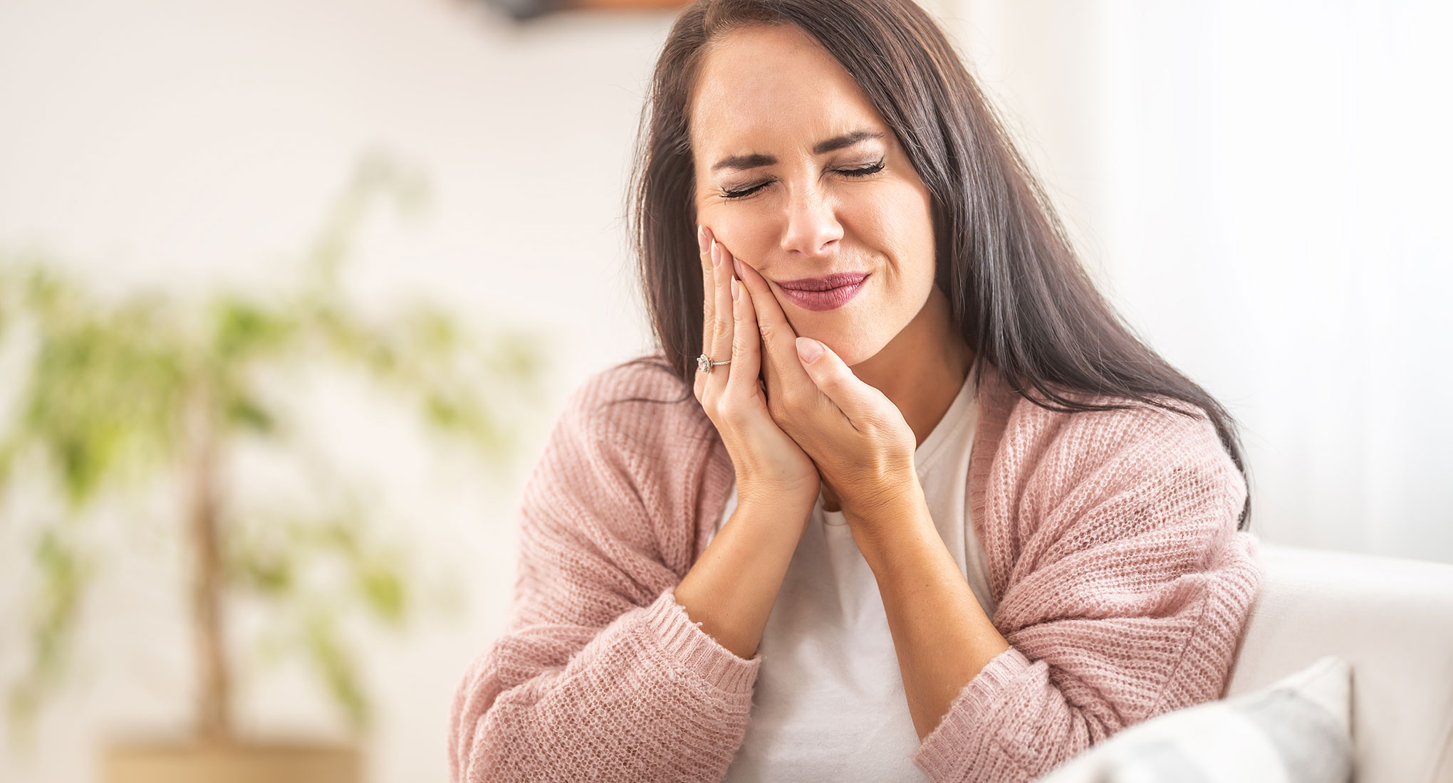 Woman with tooth pain
