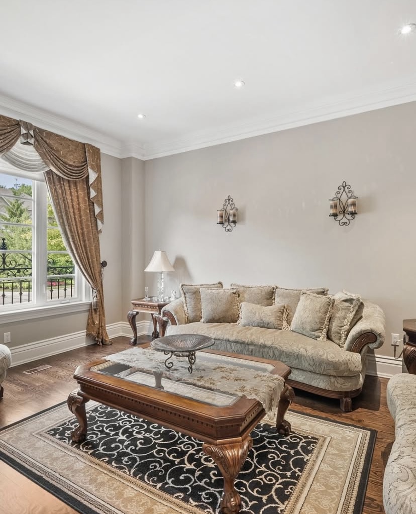 {{ custom_values.service_1 }} in {{custom_values.area_1})