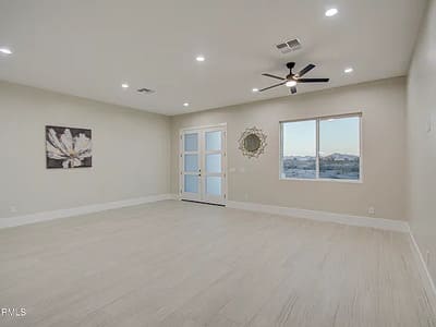 {{ custom_values.service_2 }} in {{custom_values.area_3})