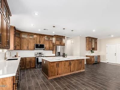 {{ custom_values.service_1 }} in {{custom_values.area_3})