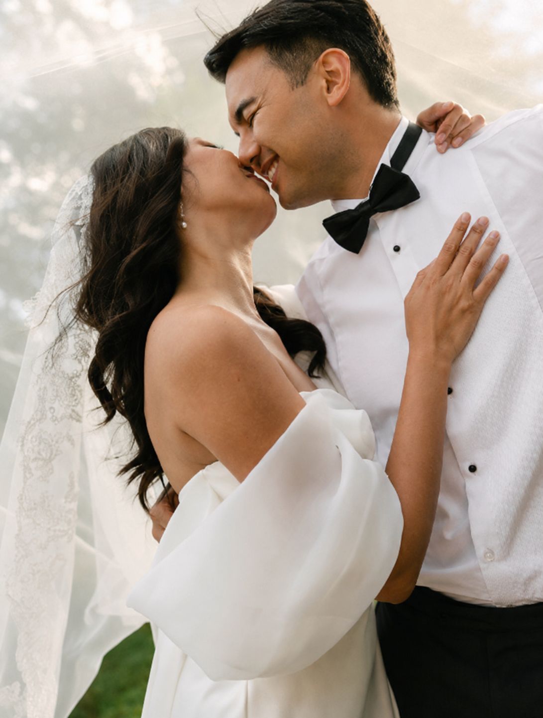 Editorial bride holding a pastel wedding bouquet