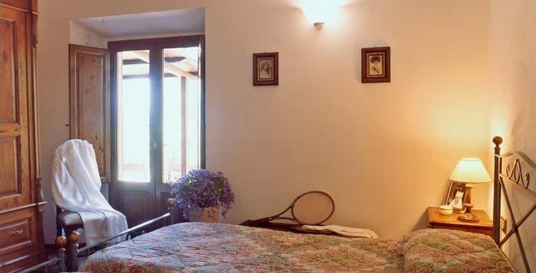 Cipresso twin bedroom with two single beds