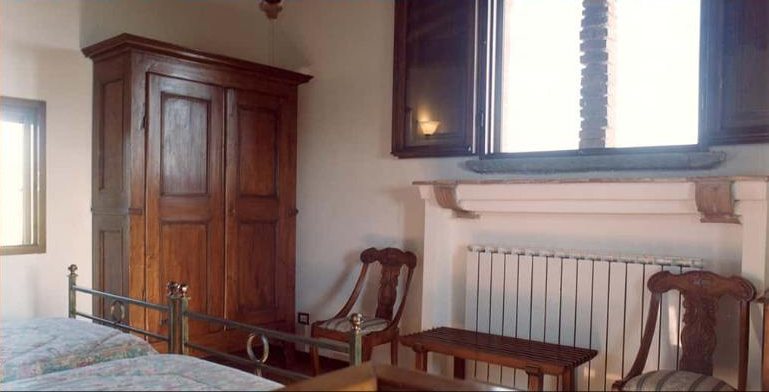 Torretta twin bedroom with two brass single beds