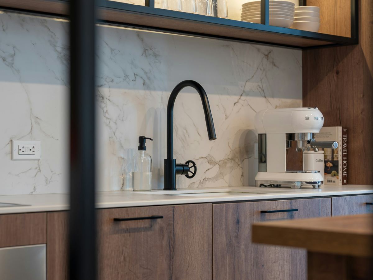 Modern kitchen faucet