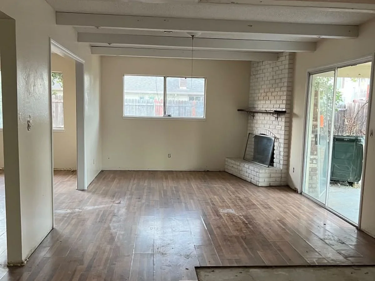 Yuba City living room before renovation
