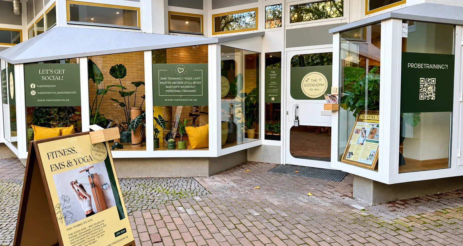 The Good Gym storefront and entrance in the Amalienpassage, Maxvorstadt