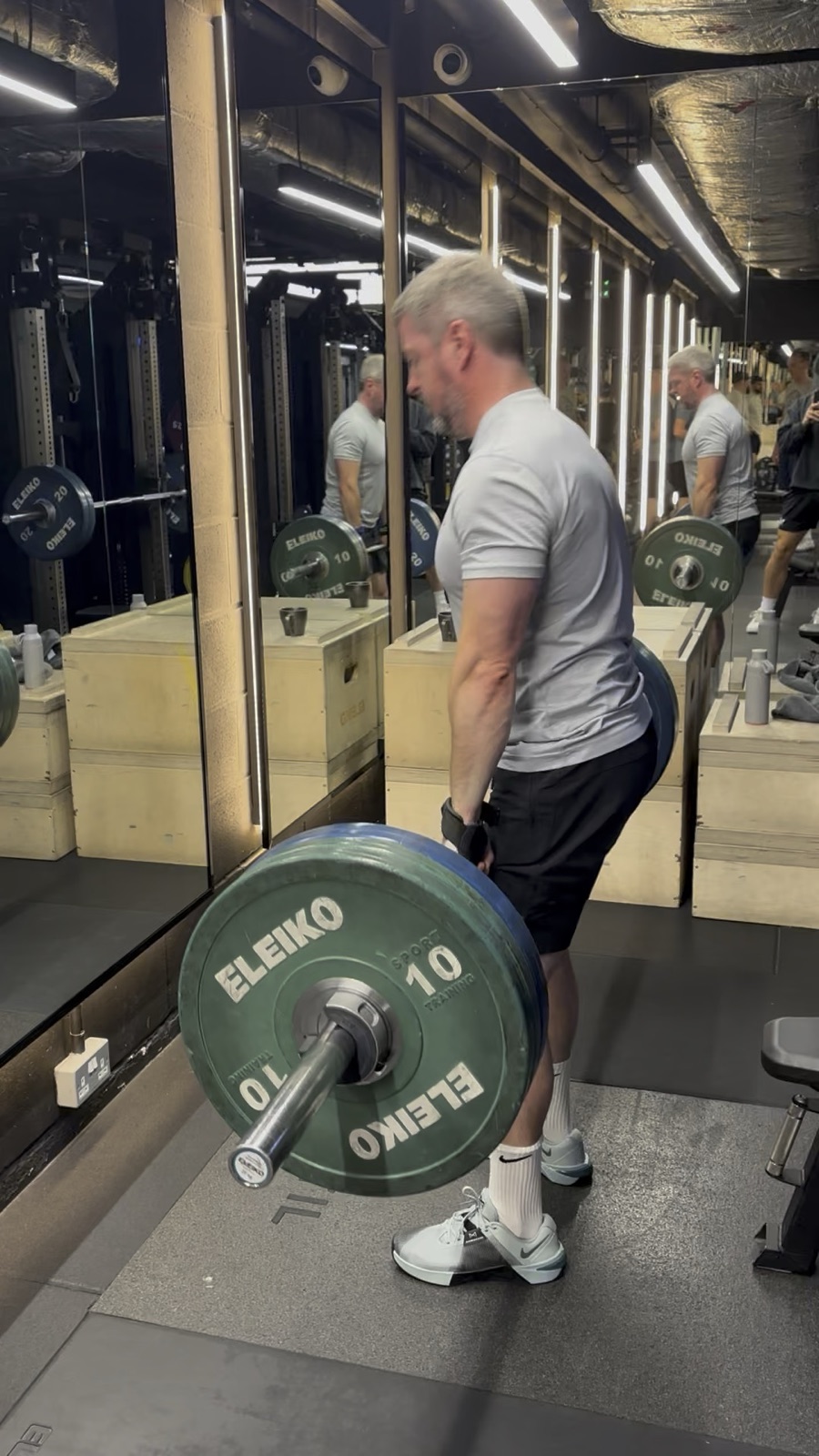 Joey Fox coaching a deadlift session in London
