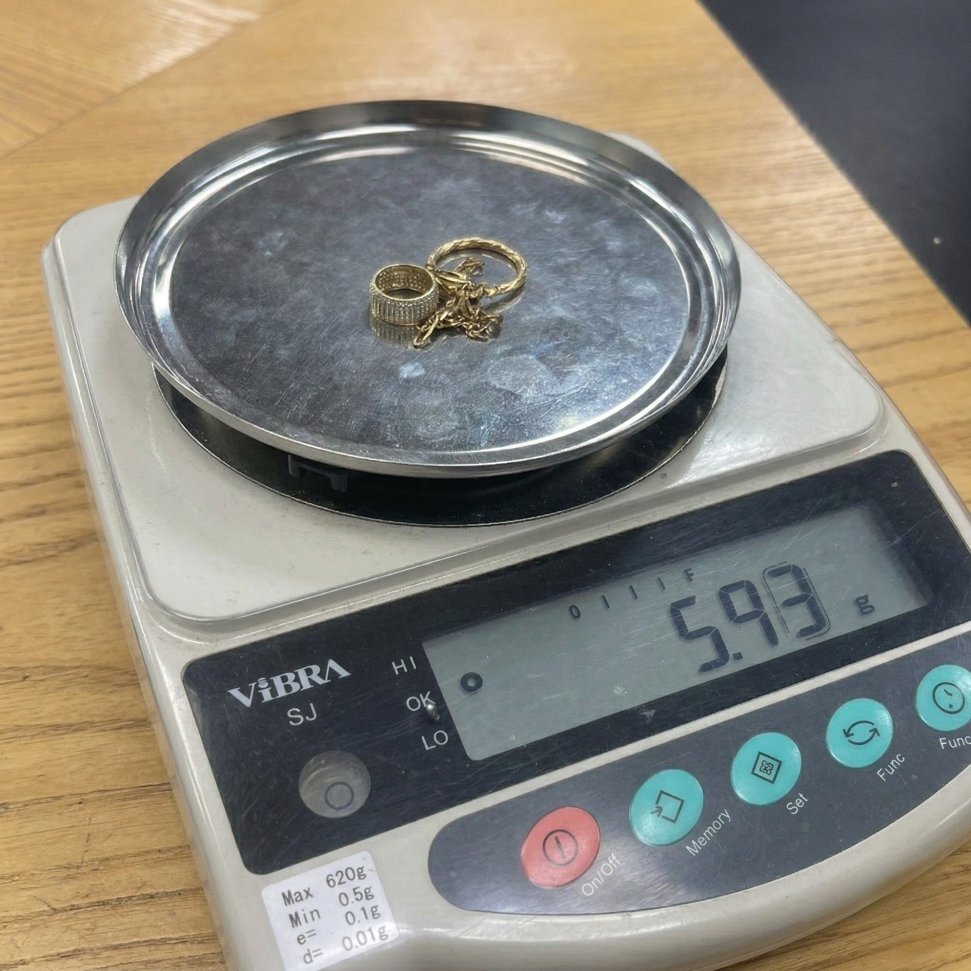 9ct gold jewellery piece