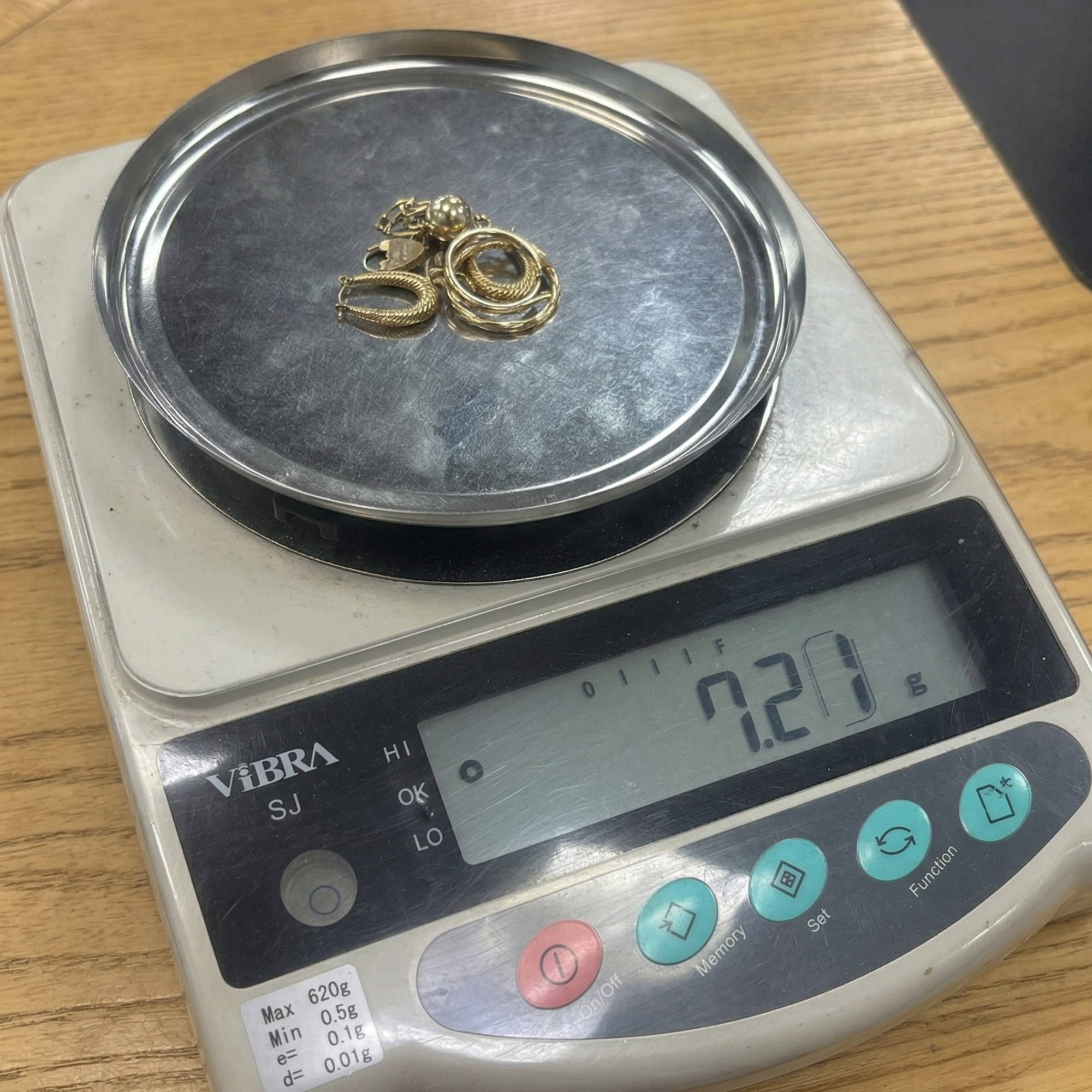 9ct gold jewellery piece