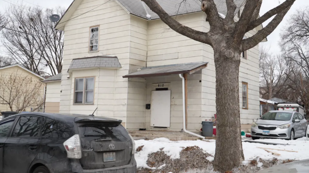 A federal agent shot a man and ran, but the law caught him in Texas