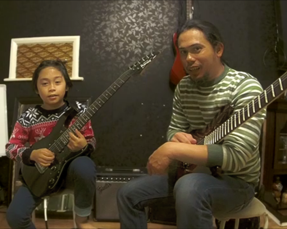 Beginner Guitar Lessons Junior (7 to 12 years old)