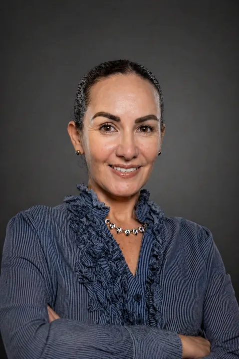 Cecilia Bagley — Fundadora de Rebirthing LLC