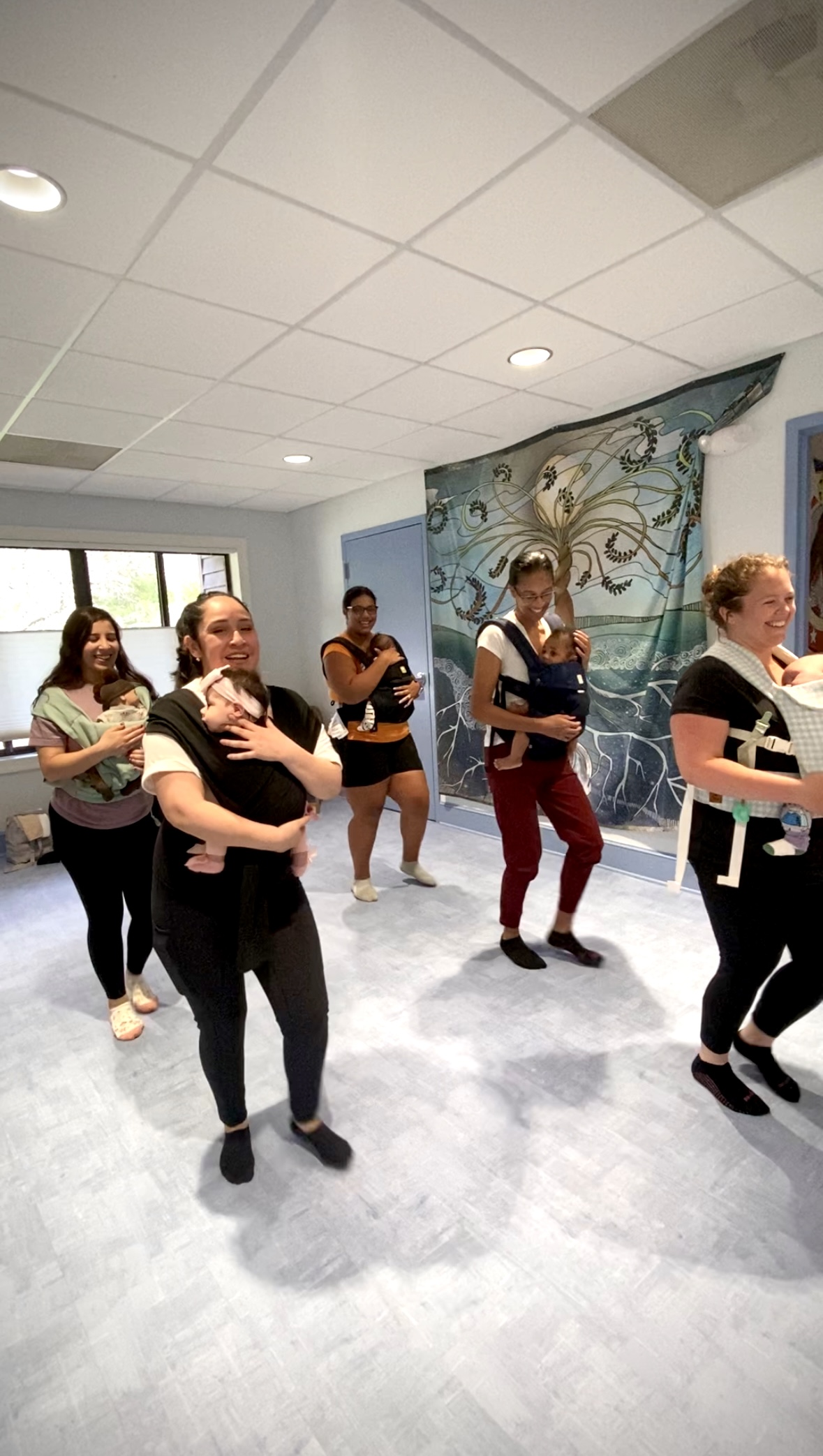 A Baila Babies babywearing dance class in Durham