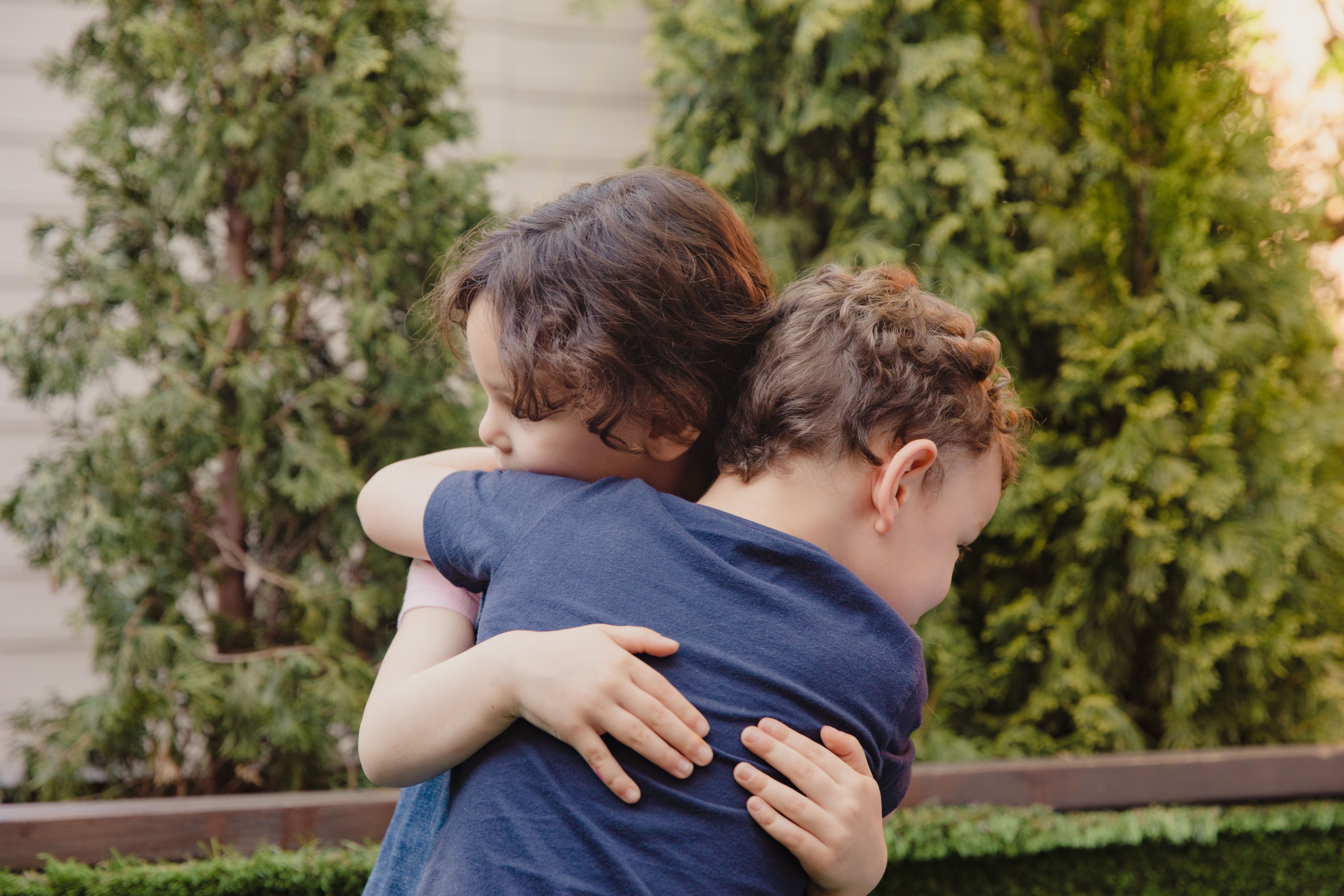 other comforting and talking with her daughter at home, teaching her about honesty, forgiveness, humility, and taking responsibility for mistakes. other comforting and talking with her daughter at home, teaching her about honesty, forgiveness, humility, and taking responsibility for mistakes.