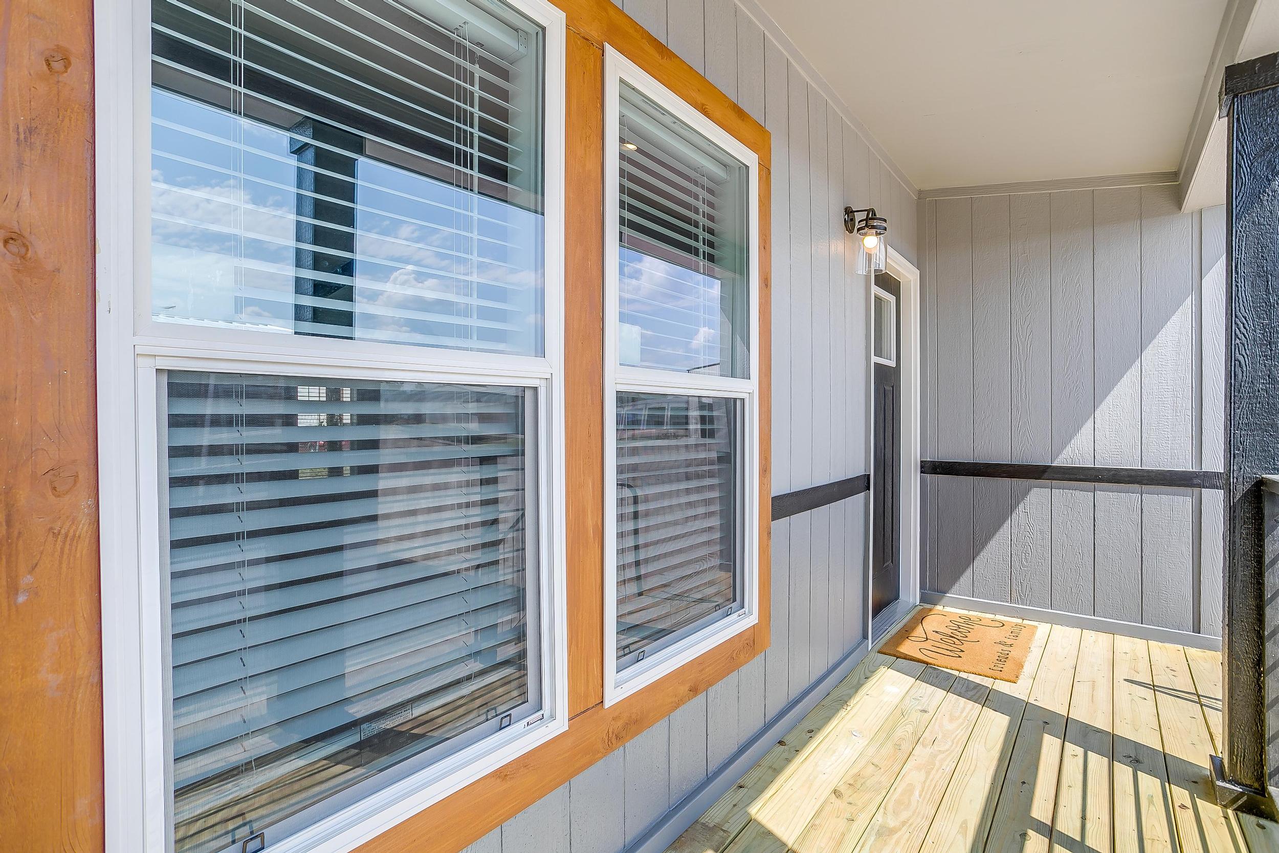 The Den Double Wide gallery photo 4