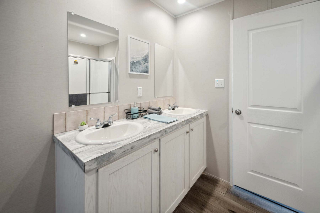 The Cleeve Double Wide gallery photo 17