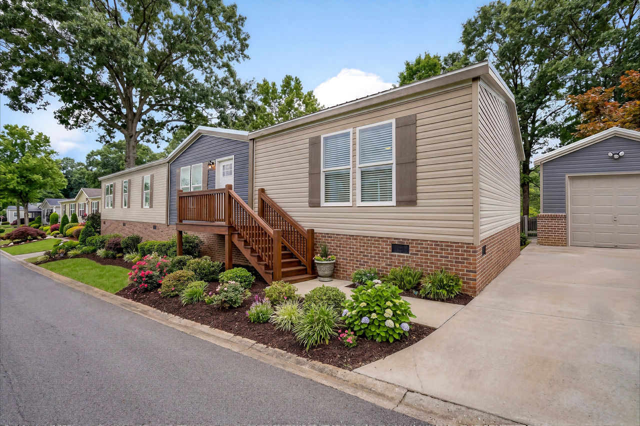 The Burrow — 4 bed 2 bath manufactured home in Texas