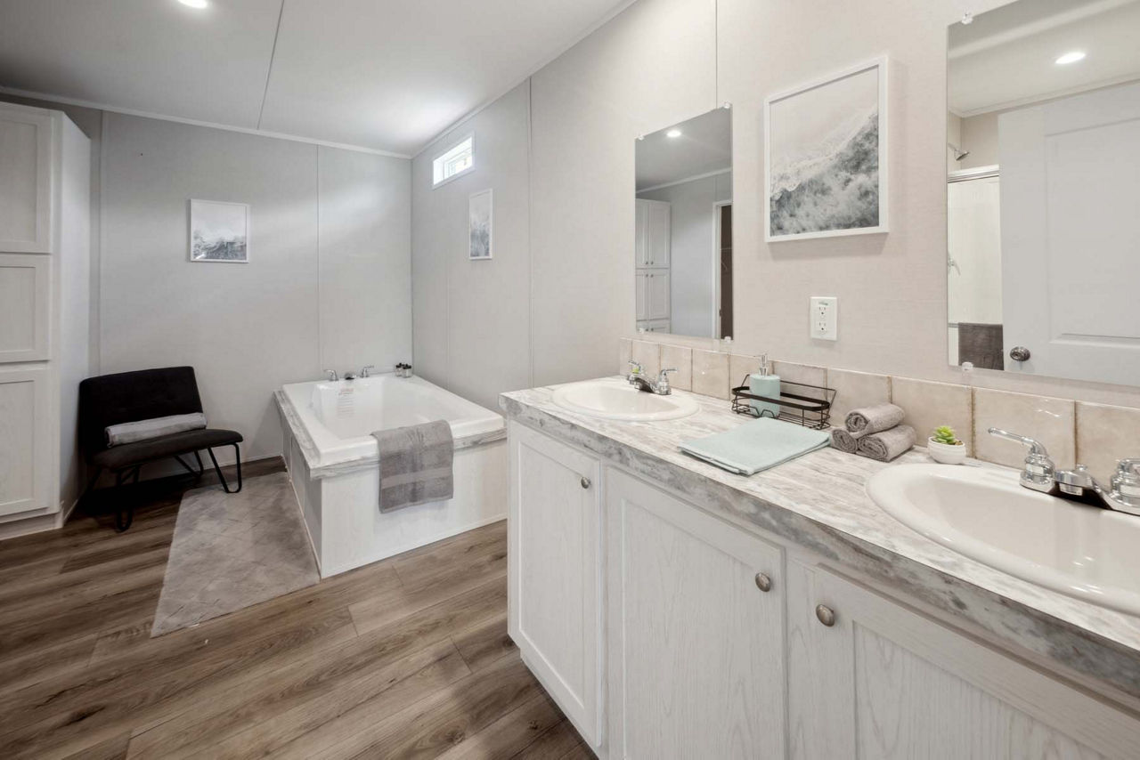 The Cleeve Double Wide gallery photo 4