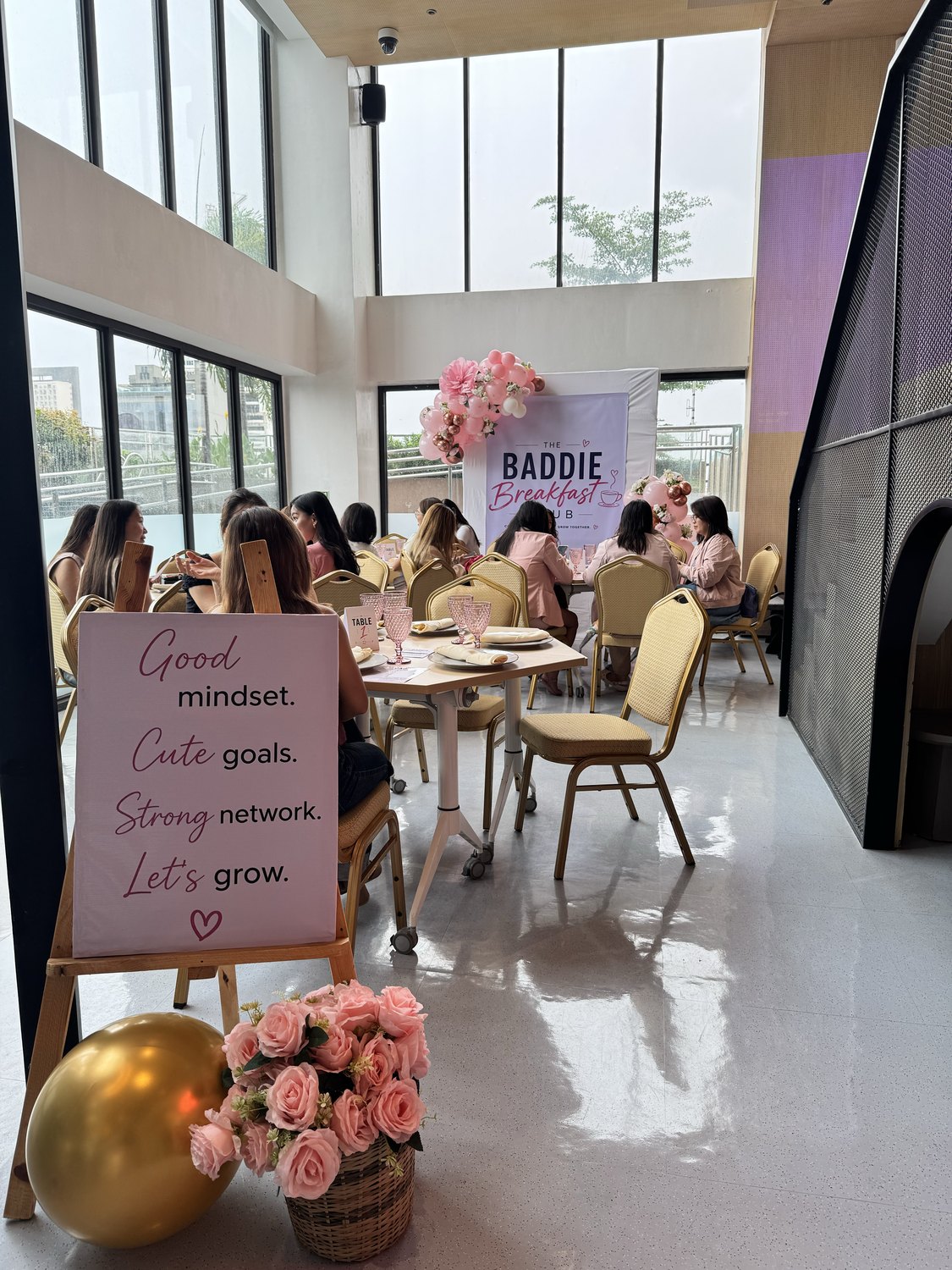 The welcome sign reading good mindset, cute goals, strong network, let's grow