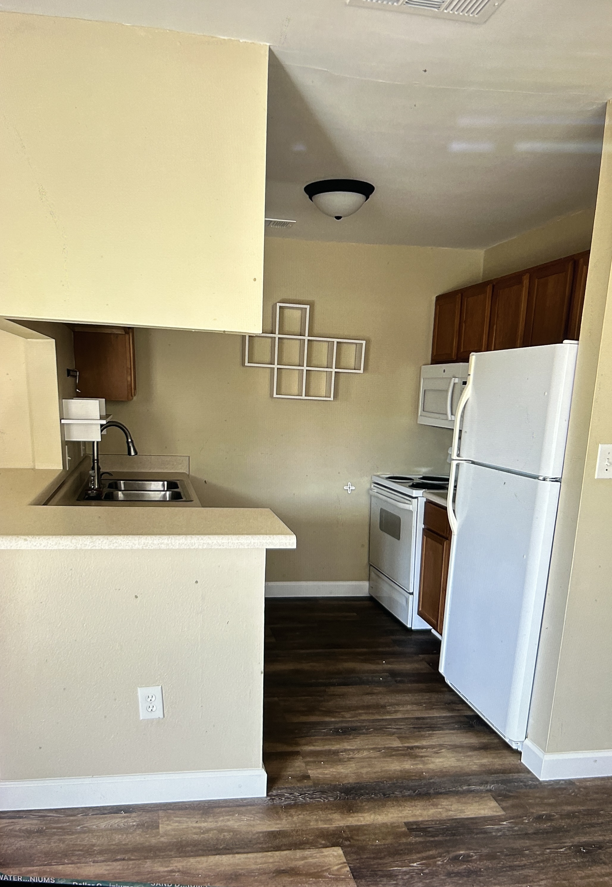 Kitchen seen from the breakfast bar