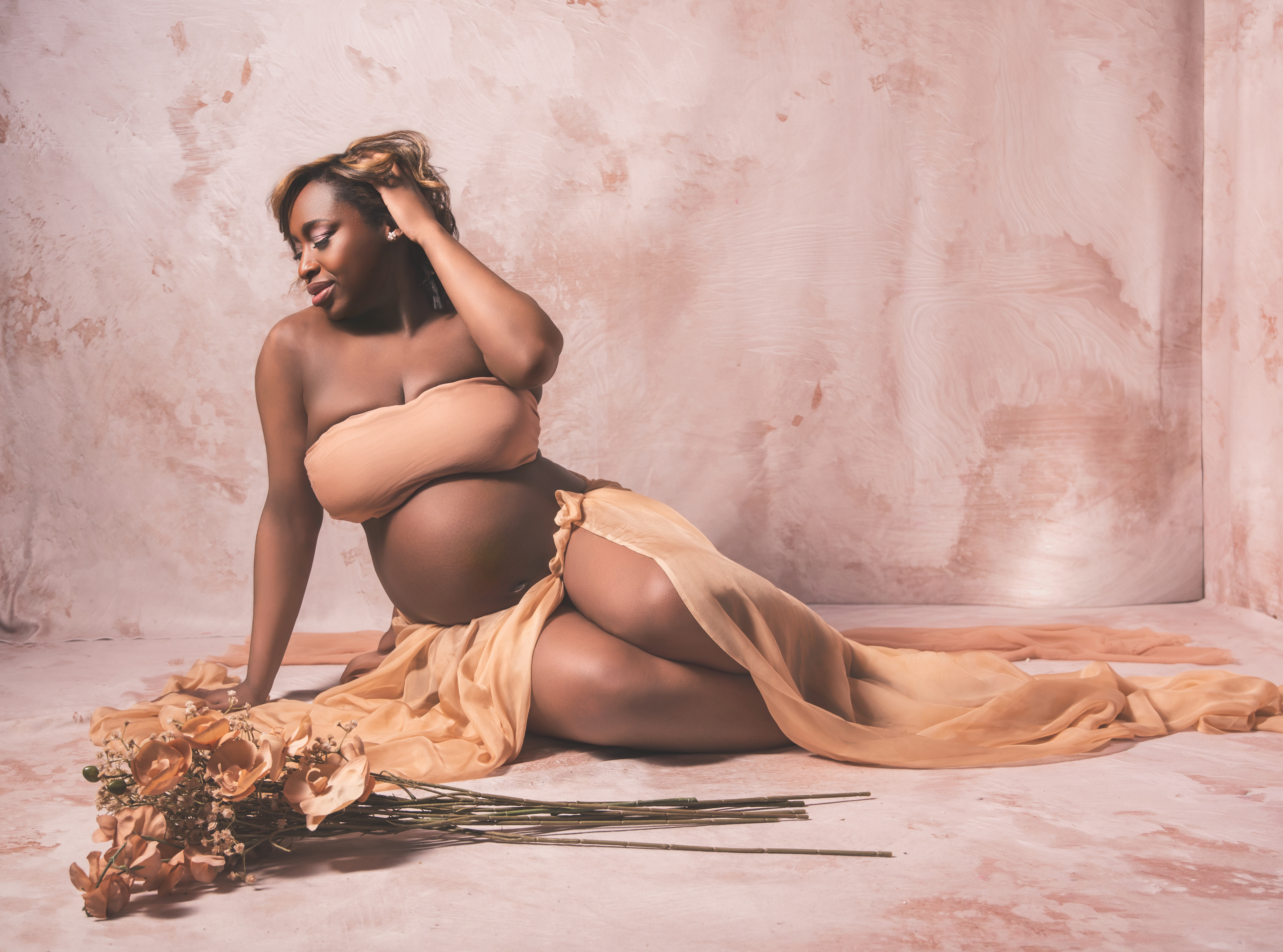 Artistic Maternity photo of woman in Egyptian Theme Maternity in Atlanta