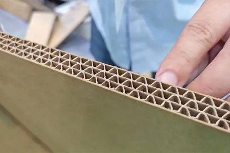 Corrugated board for converter supply to industrial and export markets