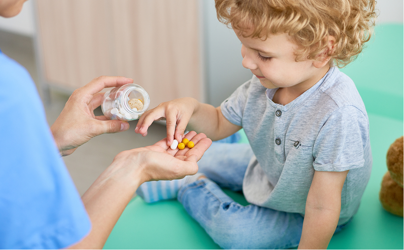 pharmacist-assisting-kid