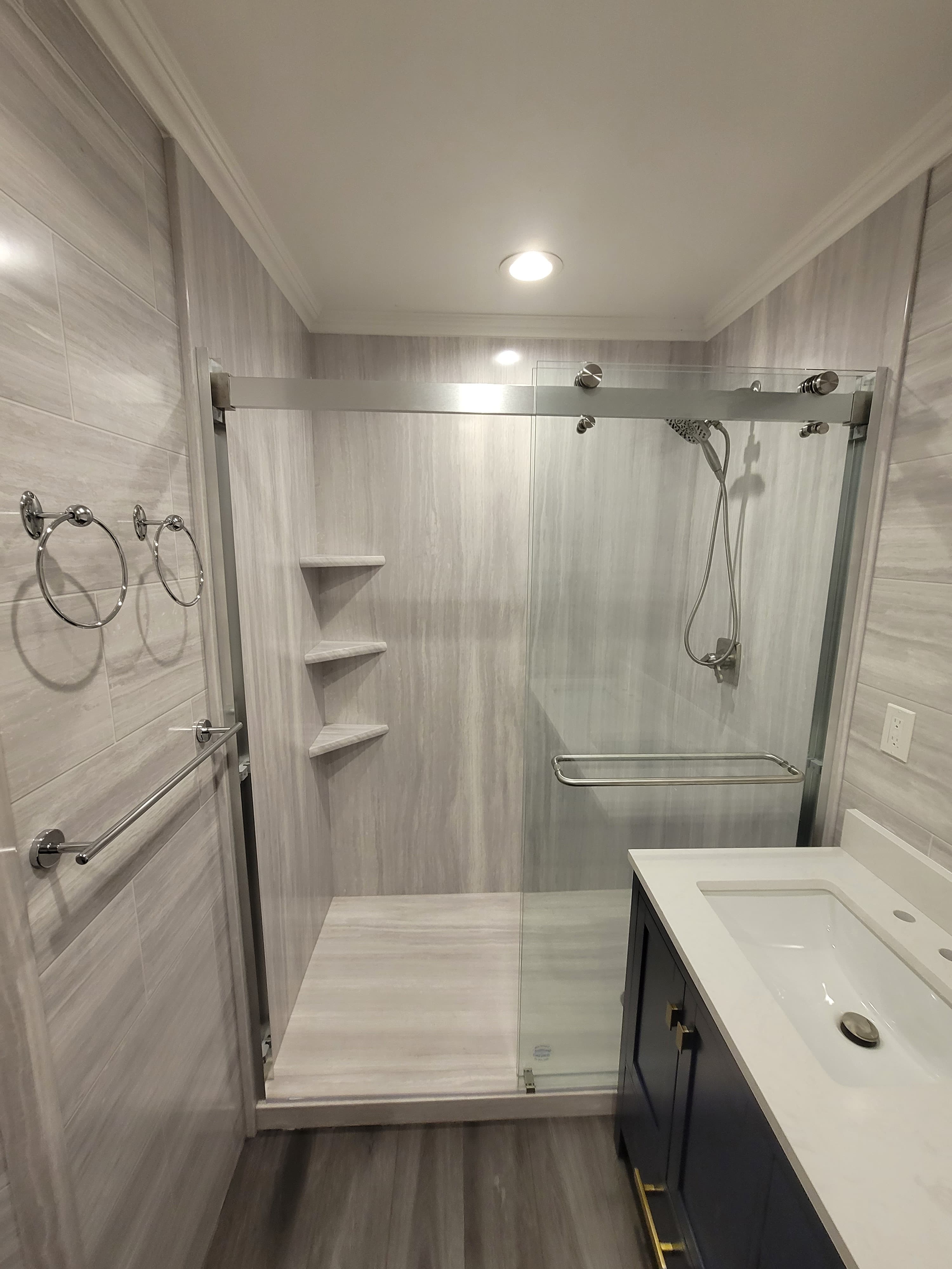 Modern bathtub replacement in Orléans