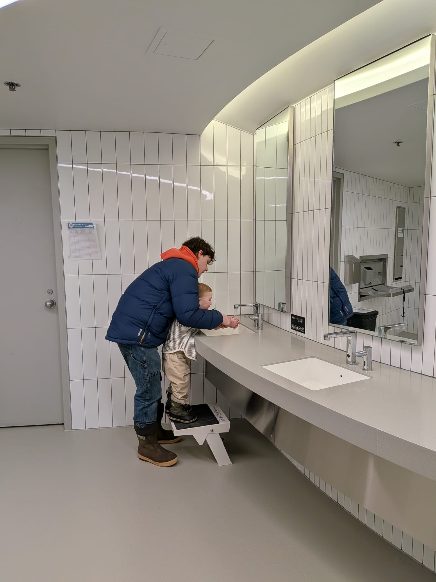 Des marchepieds pour les toilettes d’hôtels et de centres de villégiature